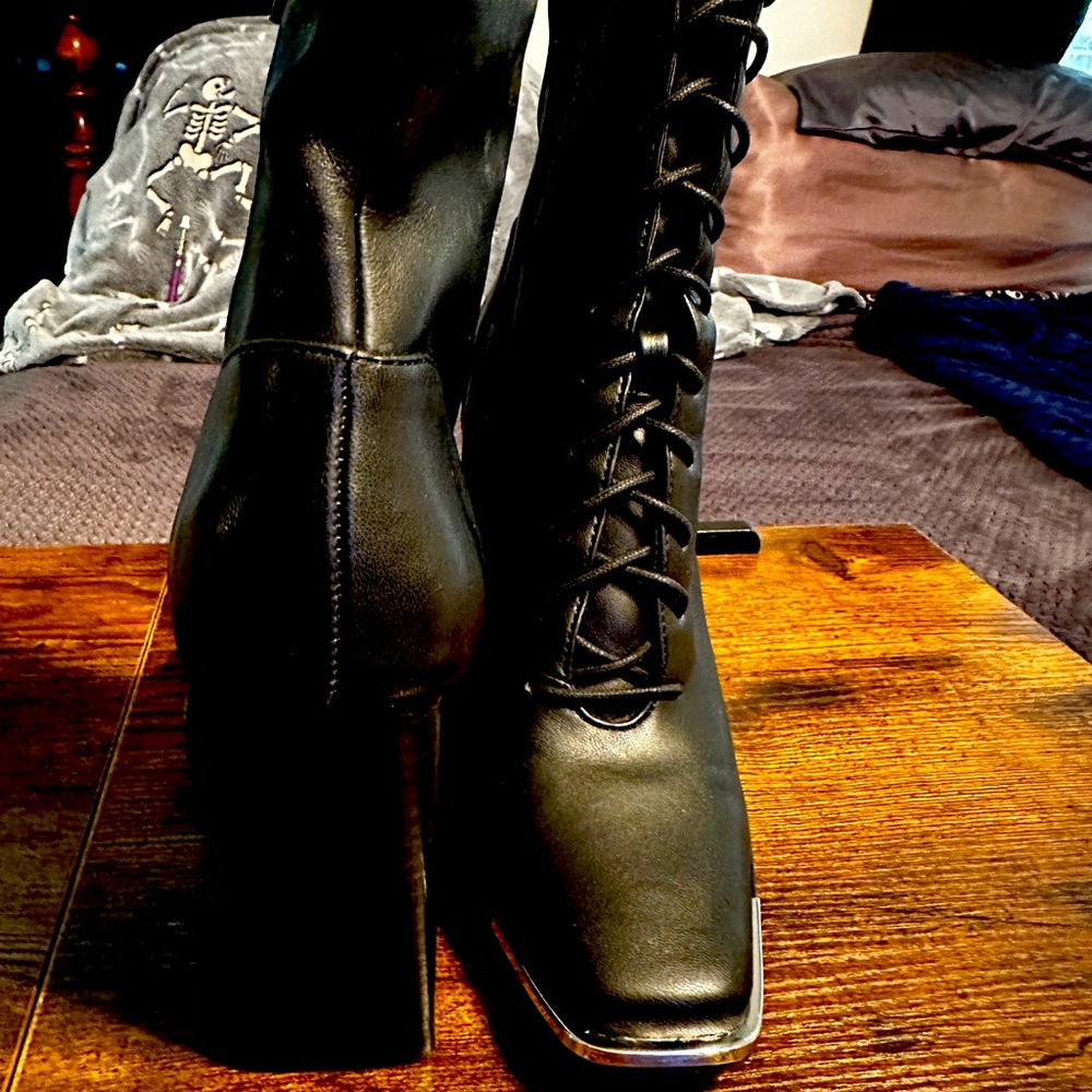Steve Madden Boots - Picture 4 of 6